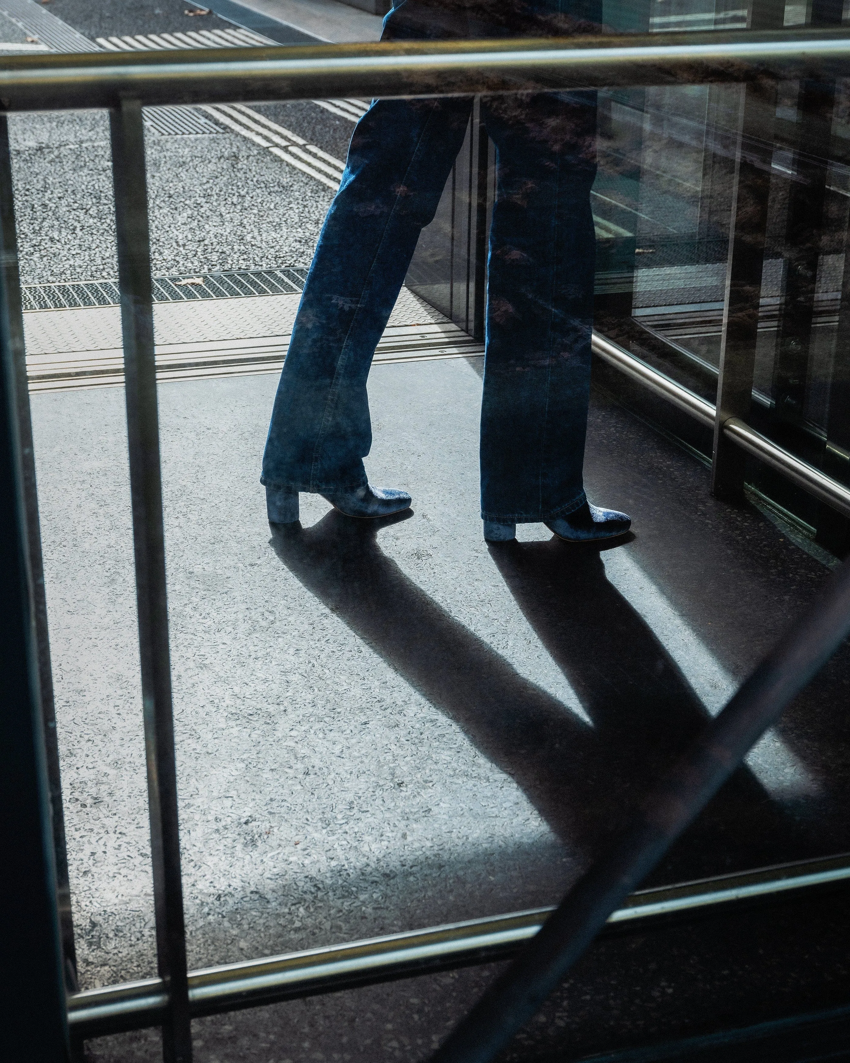 18h Expo à la Galerie Vegan Velvet Bottines à Talons | Bleu Minuit