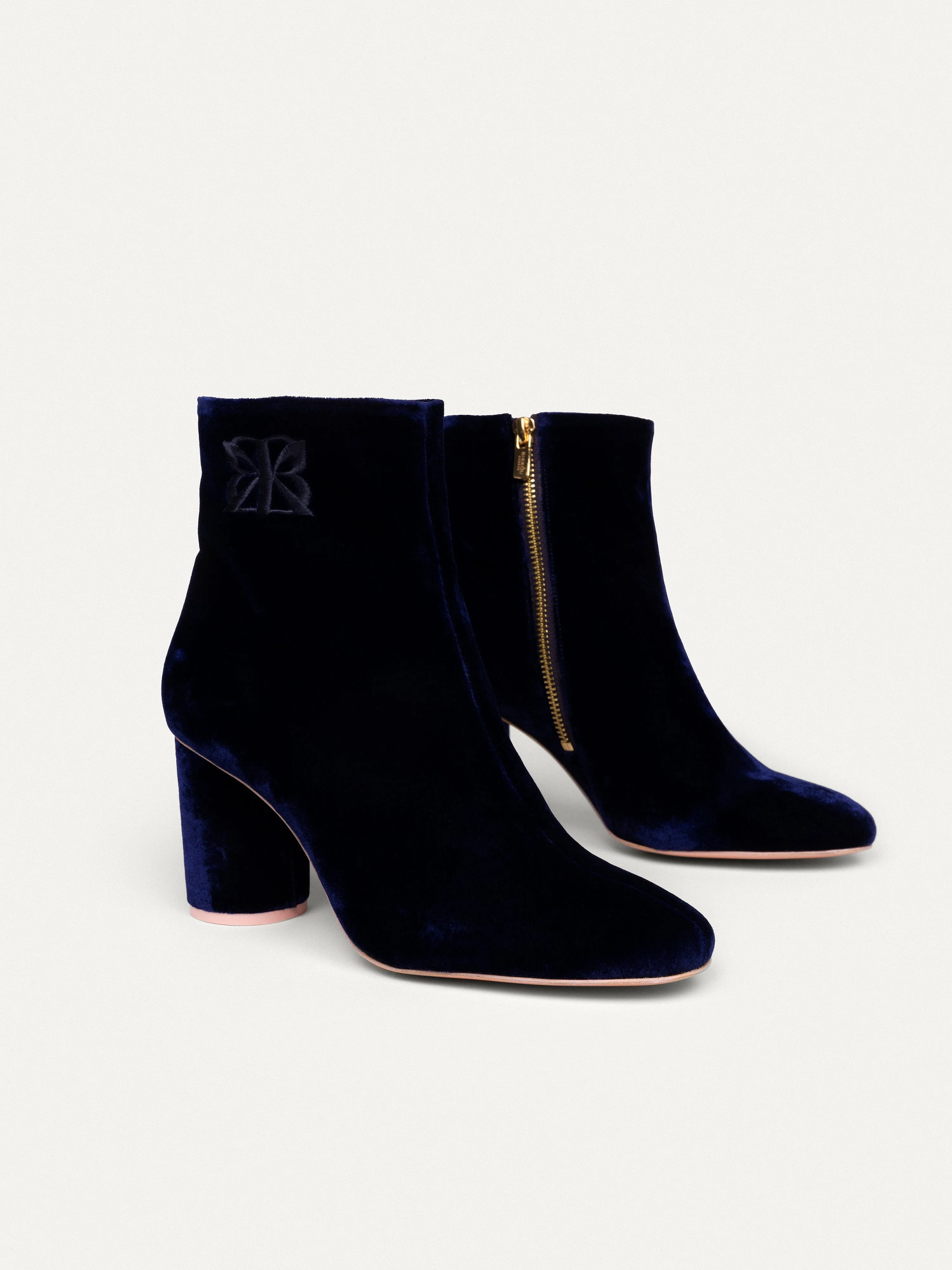 18h Expo à la Galerie Vegan Velvet Bottines à Talons | Bleu Minuit