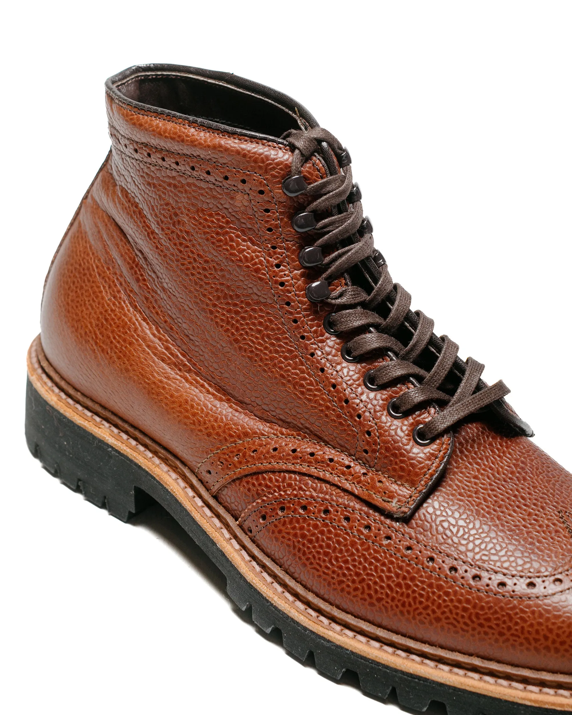Botte courte Alden en grain de scotch marron avec semelle à crampons