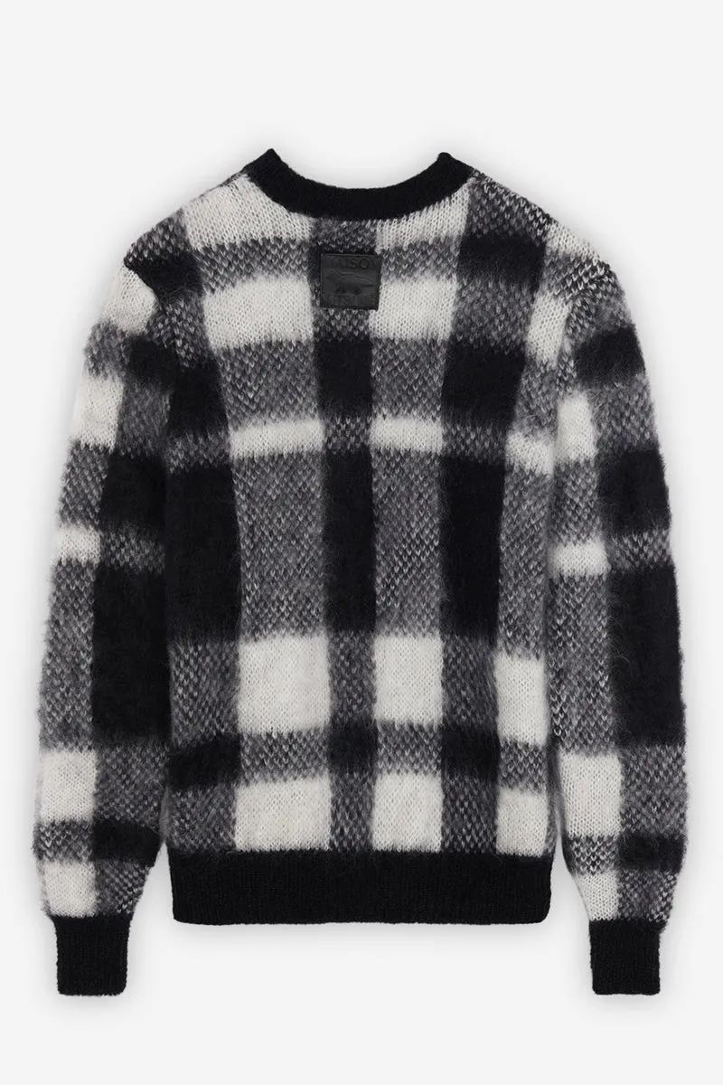PULLOVER EN MOHAIR BROSSÉ À CARREAUX NOIR ET BLANC