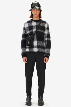PULLOVER EN MOHAIR BROSSÉ À CARREAUX NOIR ET BLANC