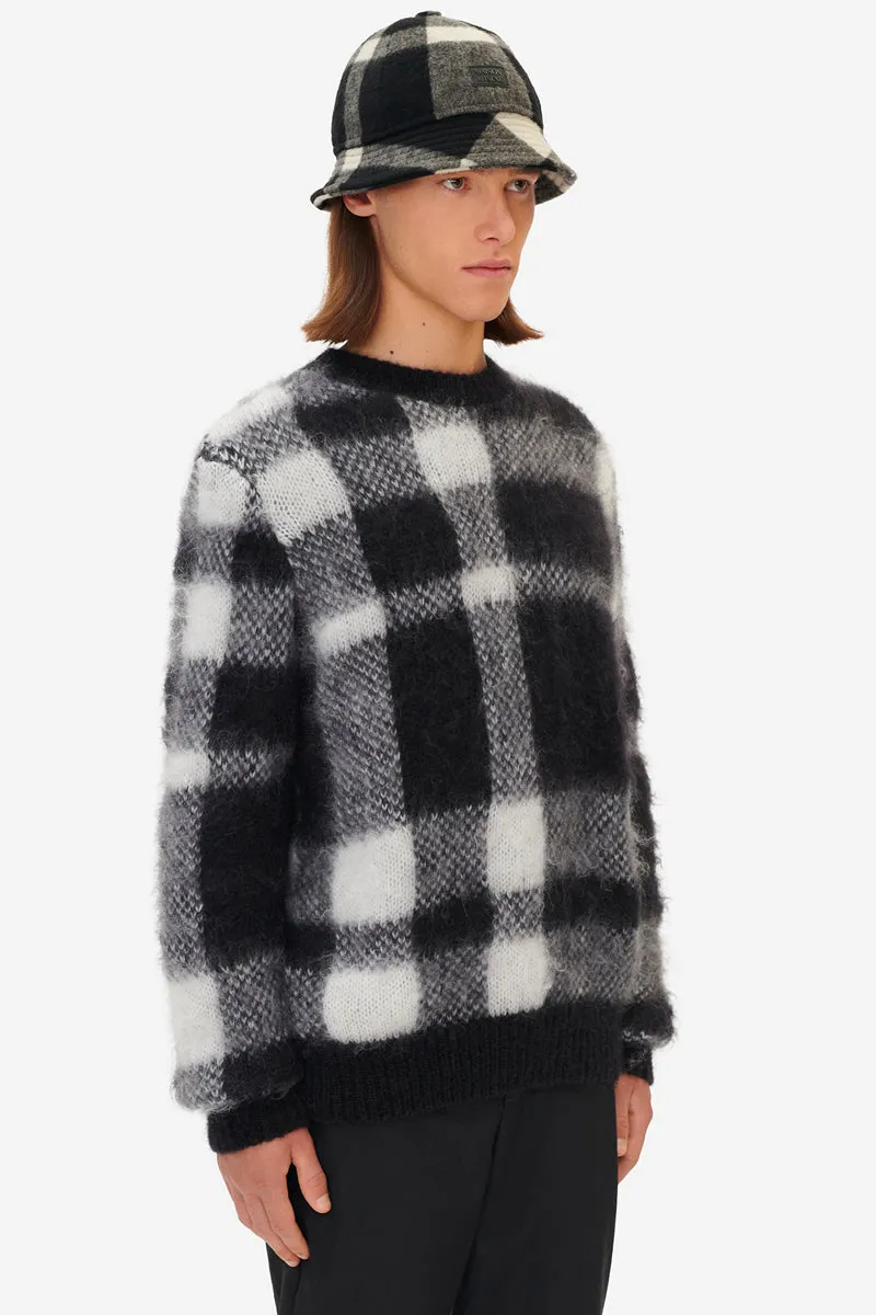 PULLOVER EN MOHAIR BROSSÉ À CARREAUX NOIR ET BLANC