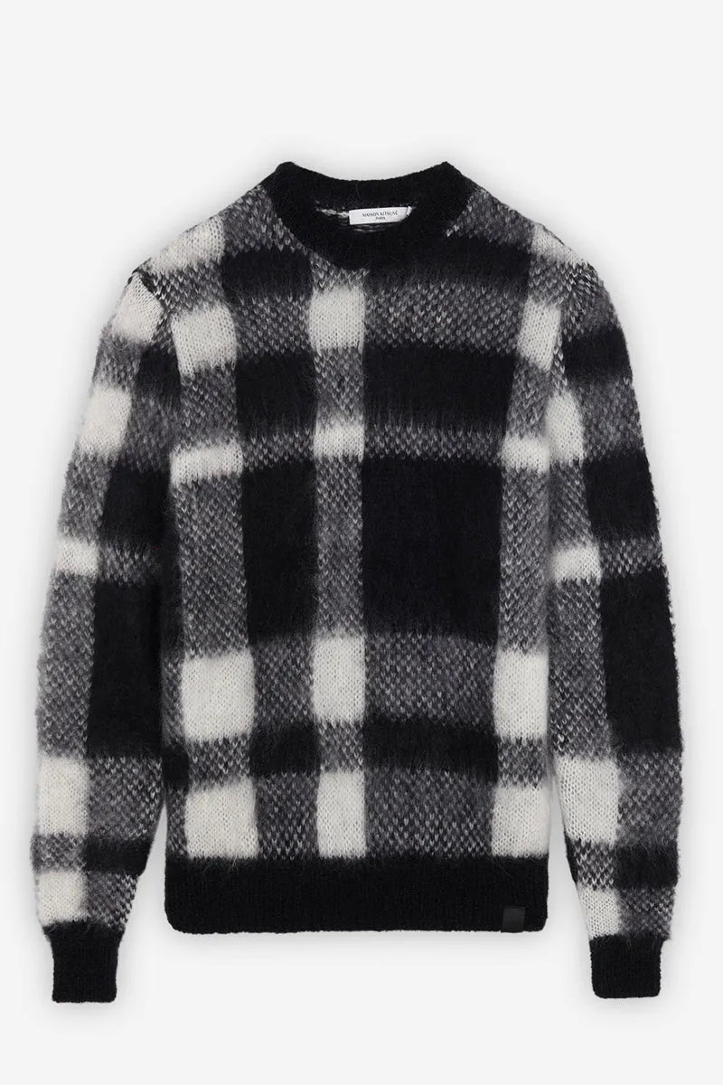 PULLOVER EN MOHAIR BROSSÉ À CARREAUX NOIR ET BLANC