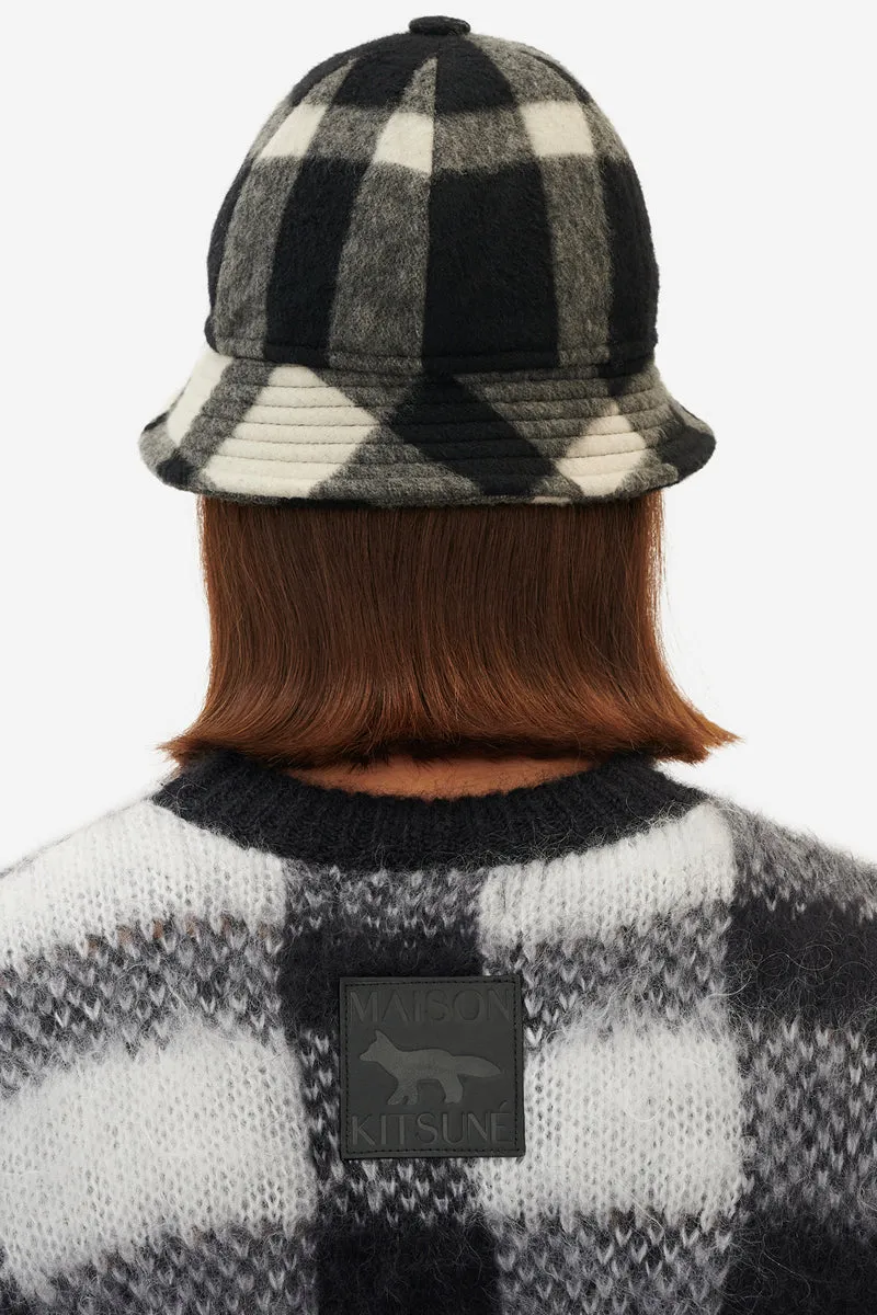 PULLOVER EN MOHAIR BROSSÉ À CARREAUX NOIR ET BLANC