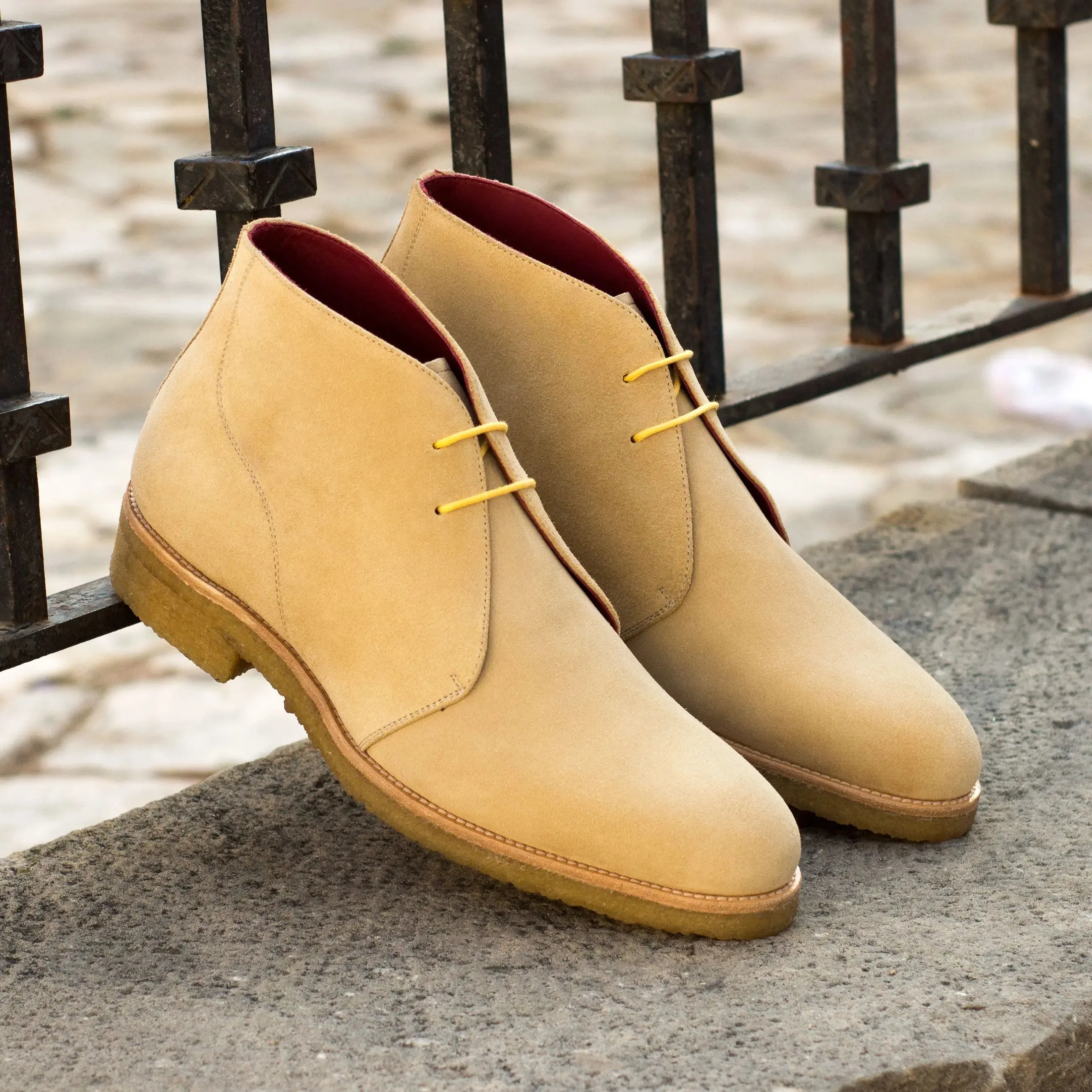 Chaussures Dapperfam DapperFam Vivace en daim luxe sable pour hommes Chukka