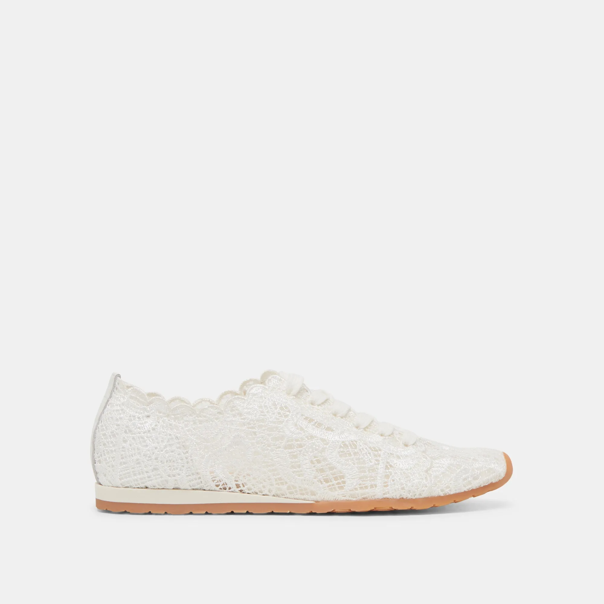DAYANA SNEAKERS BLANCES À LACETS   CHARM PIN EN LOT