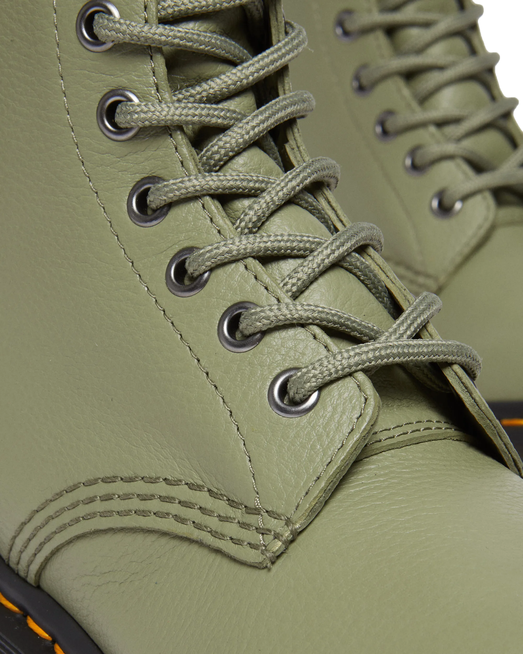 Dr Martens Chaussures 1460 Pascal Virginia Boost en Olive Sourde