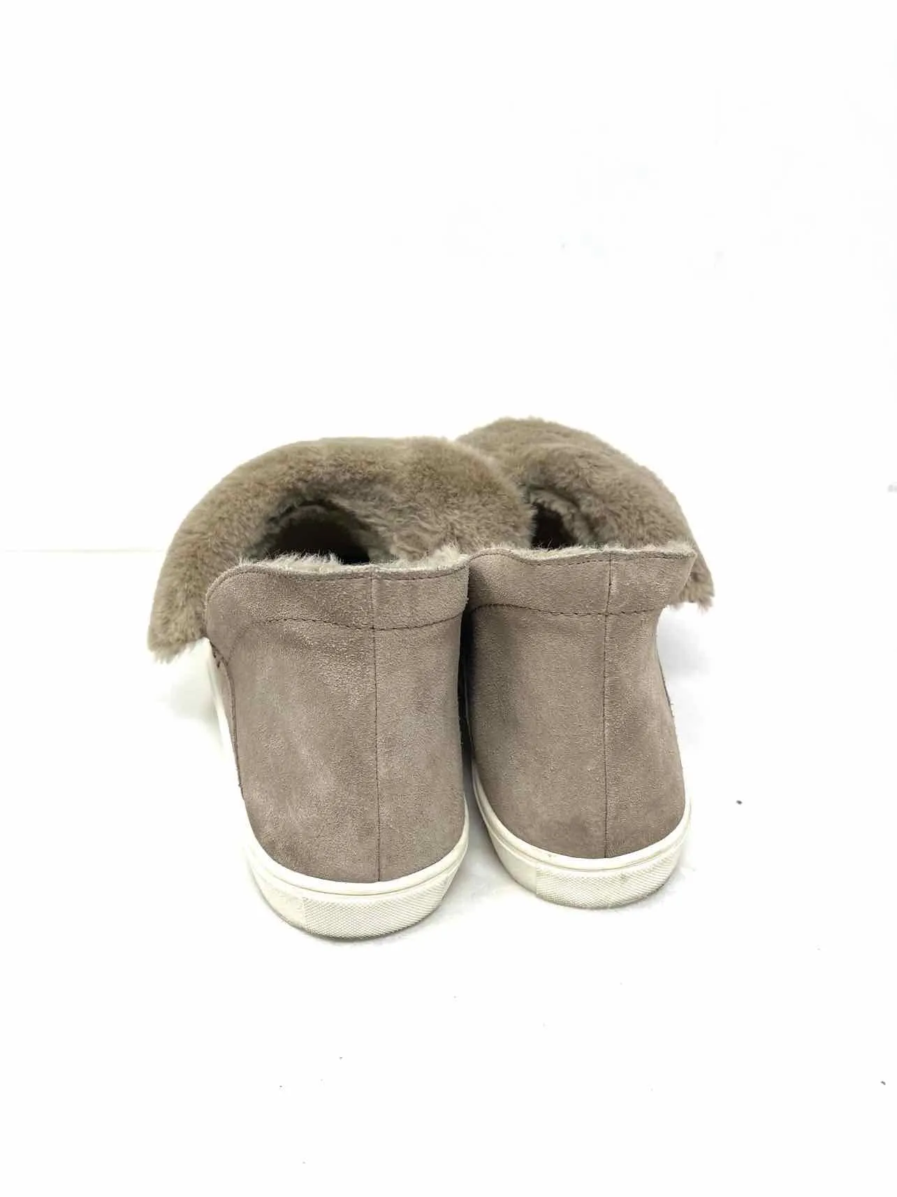 Bottes Gianni Bini Taille 8 en Suède Taupe avec Garniture en Fausse Fourrure