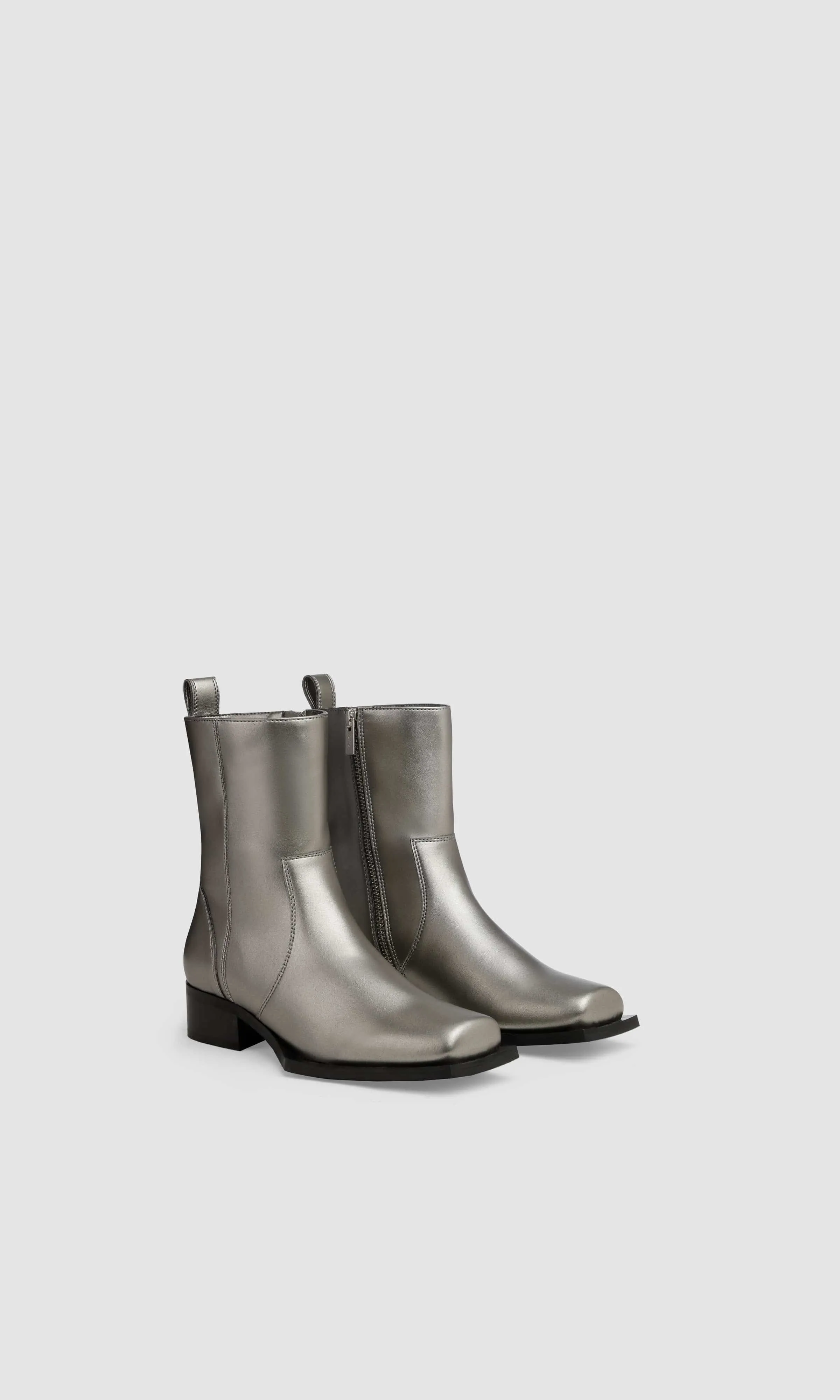 Bottes chelsea Karel Plus en similicuir végan pomme | Argenté