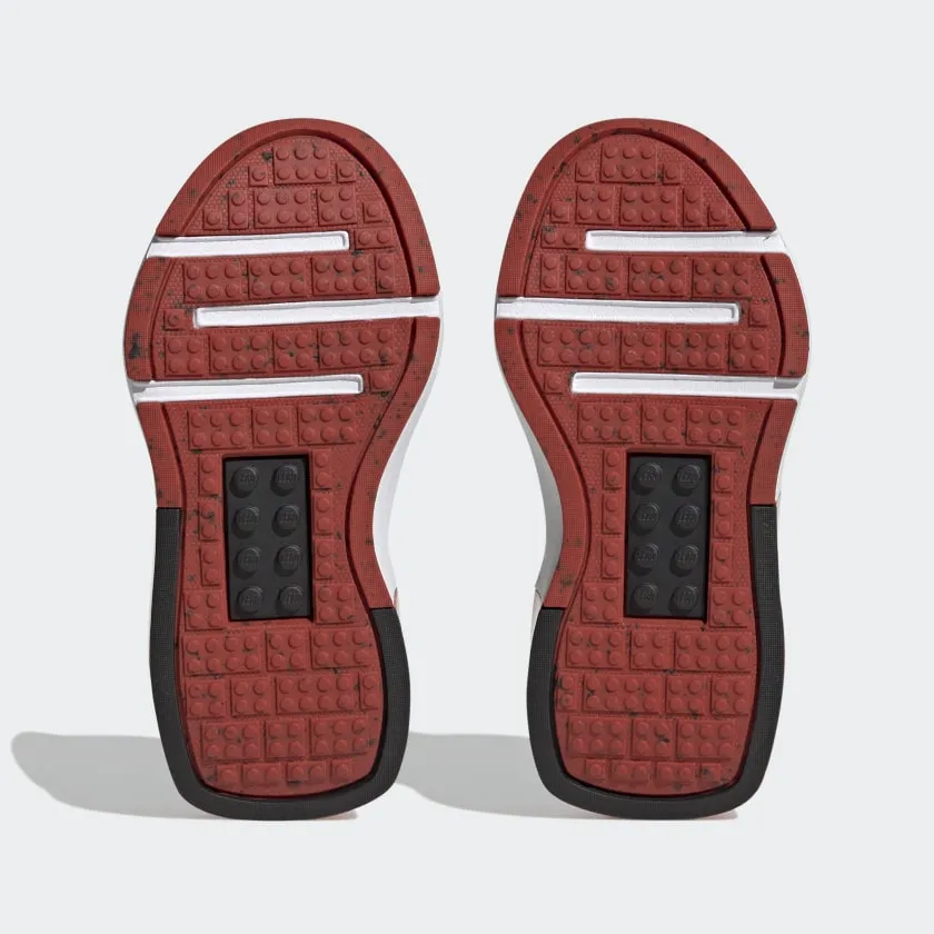 Chaussures adidas x LEGO Tech RNR à lacets élastiques pour enfants Hey Dude