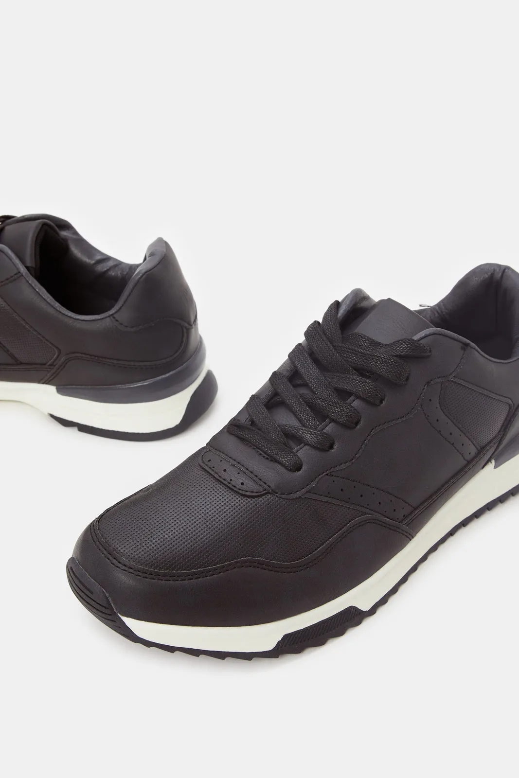 Baskets en matière bloc marine pour homme