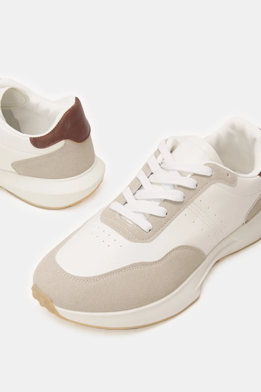 Baskets blanches en bloc de matière pour hommes