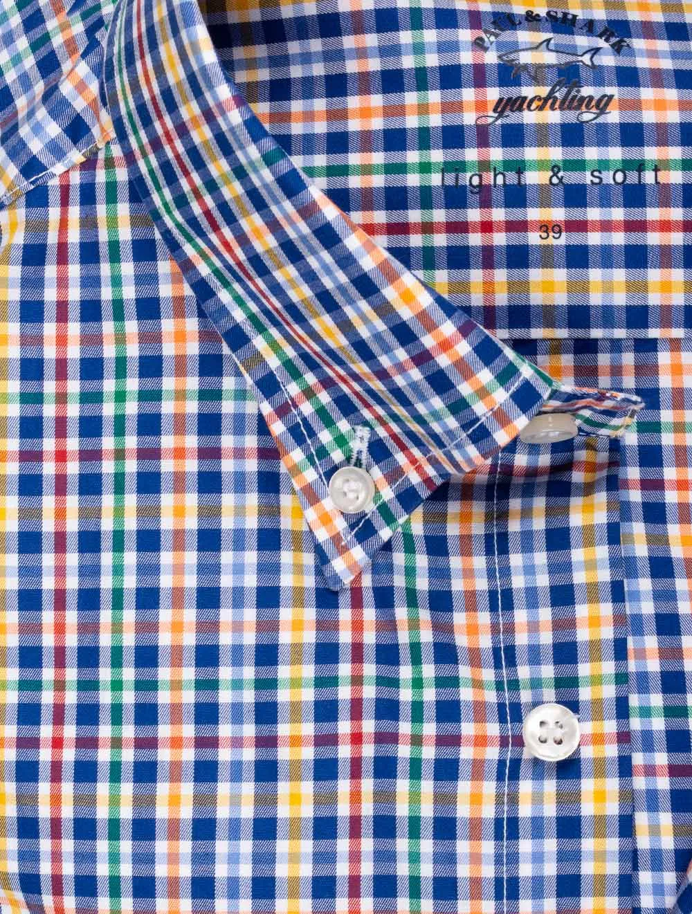 Chemise à carreaux multiples avec boutons