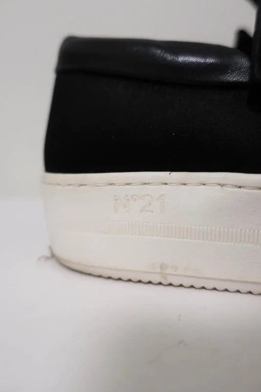 No. 21 Baskets à lacets en satin noir ornées de cristaux taille 36.5 à enfiler plateforme