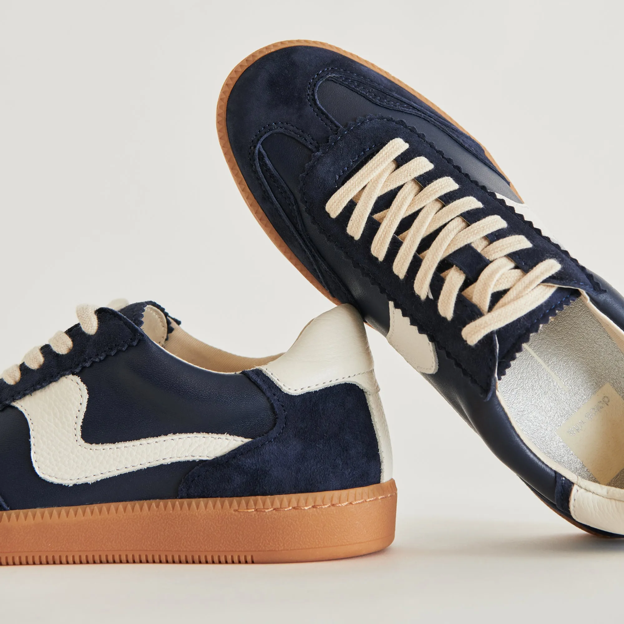 BASKETS NOTICE EN DAIM BLEU MARINE