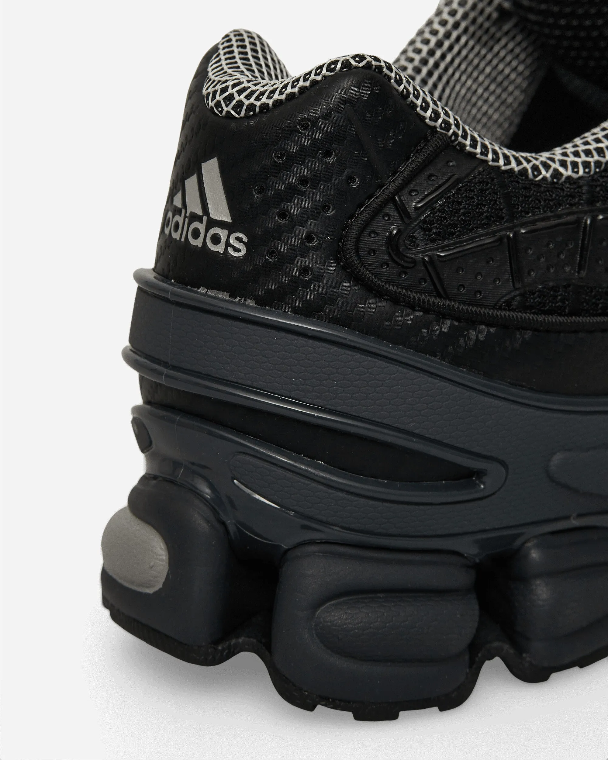 Ozweego Pro Sneakers Noir de Base / Métallique Fer / Gris Six