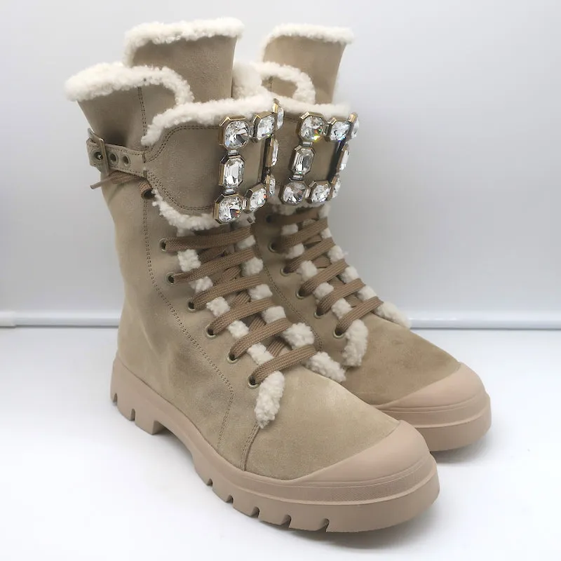 Bottes Roger Vivier Walky Viv à boucle cristal en daim beige doublées en shearling taille 38.5