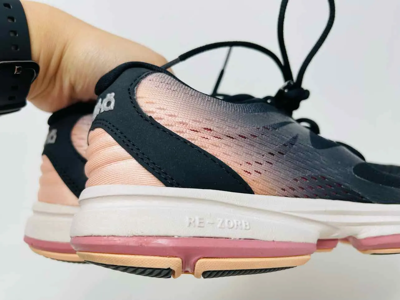 Ryka Taille 8 Noir/Rose/Blanc Chaussures à Lacets en Mesh Sneakers
