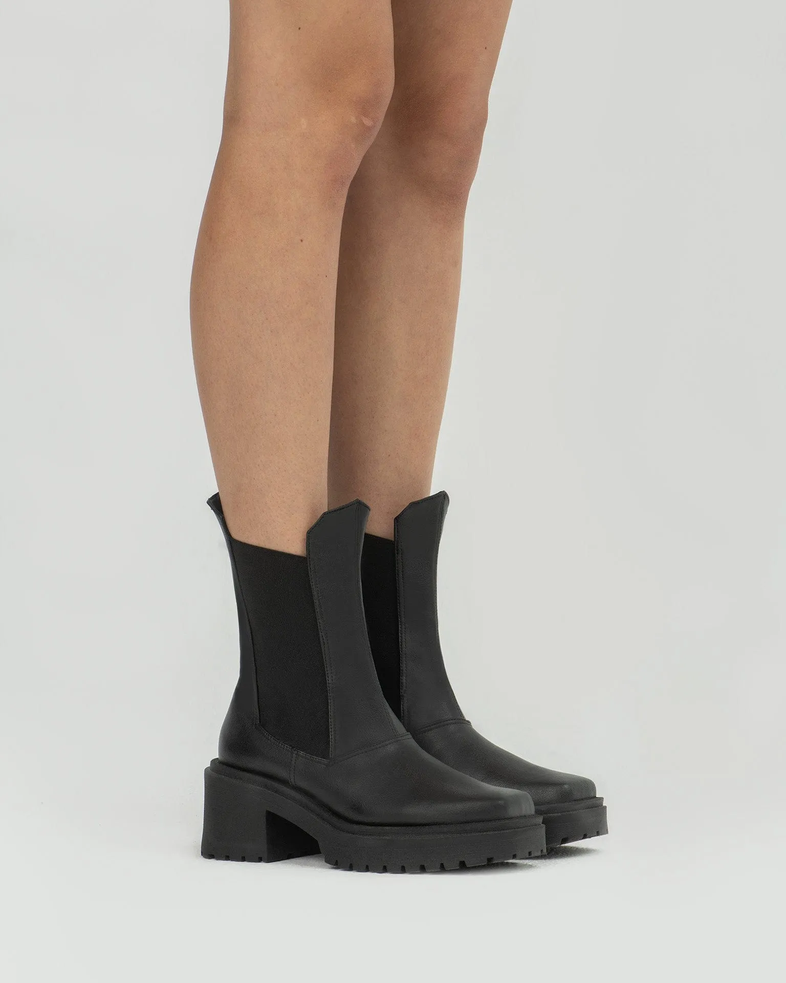 Bottes véganes en similicuir grainé Chelsea carré | Noir