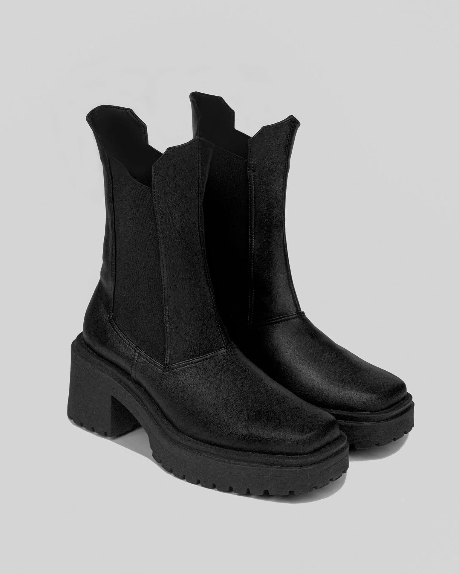 Bottes véganes en similicuir grainé Chelsea carré | Noir