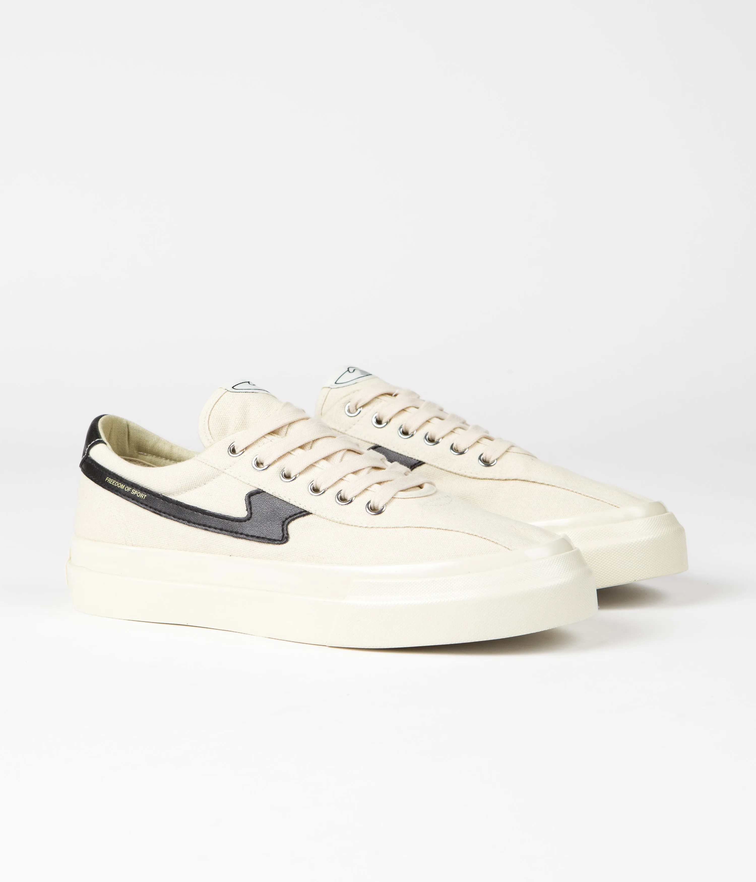 Chaussures en toile Dellow S-Strike de Stepney Workers Club - Écru / Noir Chaussures Stepney Workers Club