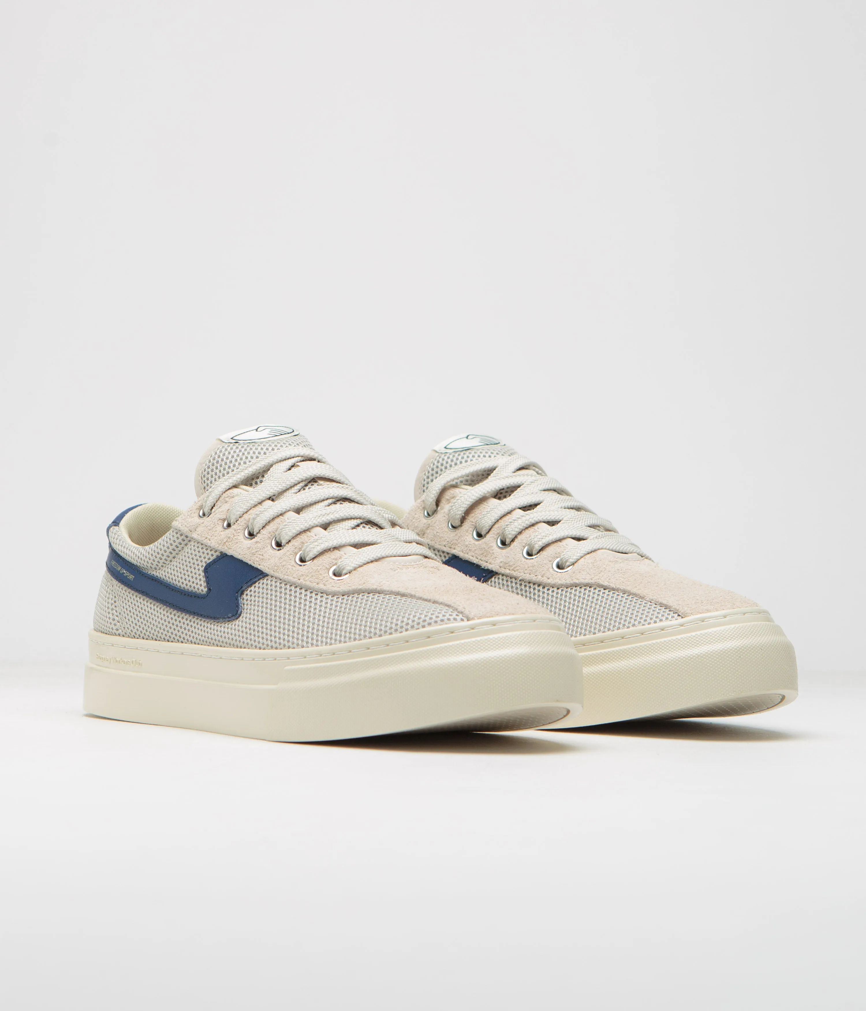 Chaussures de tennis en mesh Dellow S-Strike Cup de Stepney Workers Club - Écru / Bleu Chaussures Stepney Workers Club