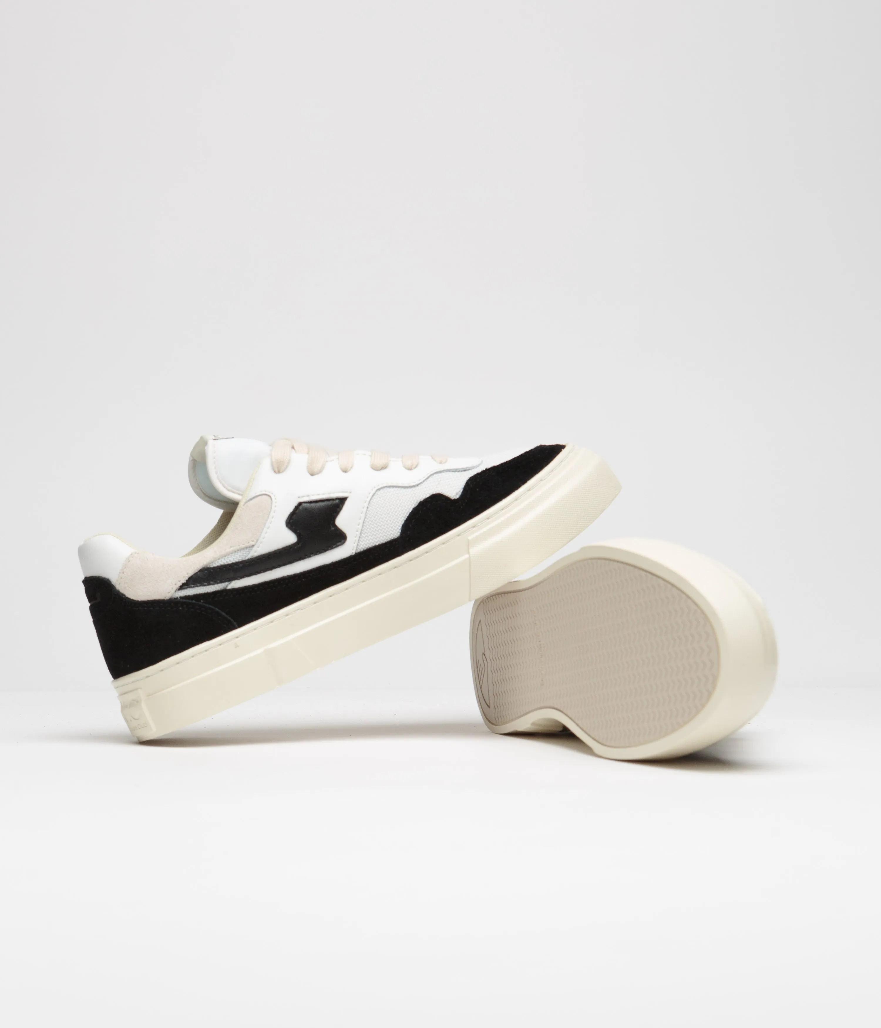 Stepney Workers Club Chaussures en daim Pearl S-Strike - Blanc / Noir Stepney Workers Club