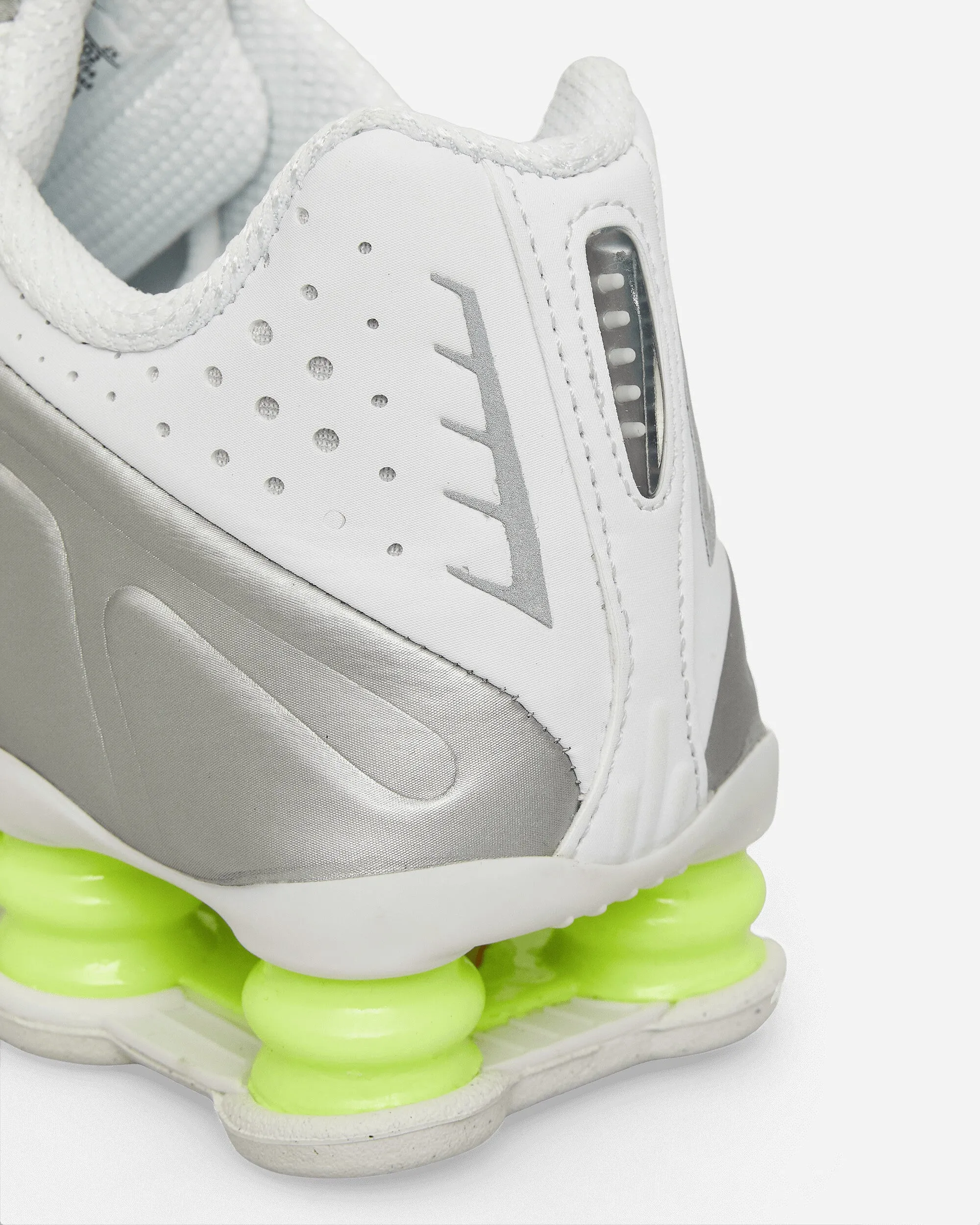 Baskets Shox R4 pour Femme Blanc / Argent Métallisé / Volt